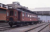 Dieser Oberleitungs Reparatur Wagen, der hier am 28.9.1989 in
Utrecht steht, war einst ein alter niederlndischer Triebwagen.