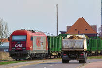 Leerwagen bereitgestellt zur Holzverladung mit einer OHE-Lok ER 20D von Siemens. - 22.04.2013