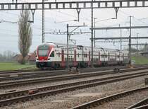 Instruktionsfahrten.Mittagspause fr einen Stadler Dosto 511 116 auf einem Abstellgleis in Sargans.23.04.13

