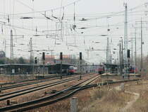 Am 21. April 2013 ist der Bahnhof Berlin Schnefeld Flughafen fr den Regionalverkehr immer noch im Betrieb. 