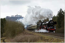In der Steigung nahe Eisenach, konnten wir am 13.04.2013, die 03 2155 mit dem Sonderzug von Weimar nach Meiningen ablichten.