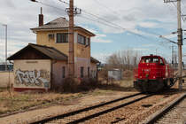 Diesellok 2070 075-3 vor dem Stellwerk Wien Siemensstrae. Im Vordergrund ist das Nordnbahngleris Richtung Gnserndorf zu erkennen. (10.04.2013)