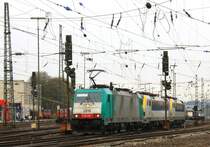 Die Cobra 2816 mit Zwei nagelneuen Belgische E-Loks von der SNCB 1804 und 1807 von Aachen-West nach Belgien bei der Ausfahrt aus Aachen-West und fhrt in Richtung Montzen/Belgien bei Wolken am 21.4.2013.