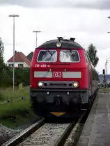 218 460-4 mit RB nach F�ssen f�hrt in Marktoberdorf ein am 16.08.11