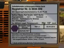 Typenschild der Zweiwegehubarbeitsb�hne XLAD PLUS von Balfour Beatty am 24.04.2013 in Aachen West.