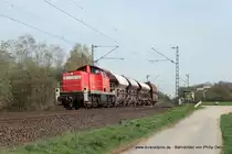 294 908-9 f�hrt am 17. April 2013 um 17:14 Uhr mit einem G�terzug durch Kaarst