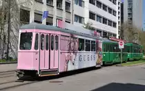 W�rend der Basel World macht der B 1452 Werbung f�r die Uhrenfirma GUESS.  Hier f�hrt der Dreiwagenzug mit dem B 1452 auf der Linie 2 Richtung Badischer Bahnhof. Die Aufnahme stammt vom 25.04.2013.