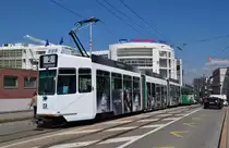 W�rend der Basel World macht der Be 4/6 S 666 Werbung f�r Calvin Klein. Hier steht der Wagen an der Haltestelle Matkthalle auf der Linie 2. Die Aufnahme stammt vom 25.04.2013.