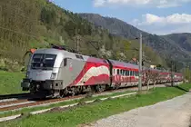 1116 249 (Lange Fahne) ist am 25.04.2013 als RJ750 bei Mixnitz-B�rensch�tzklamm zu sehen.