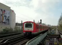 Einfahrt eines Zuges der Hamburger S-Bahnlinie S21 in den Bahnhof  Sternschanze . 25.4.2013 