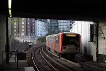 Ausfahrt eines Zuges der Hamburger U-Bahnlinie U3 aus der Station  Landungsbr�cken  Richtung St.Pauli. 25.4.2013