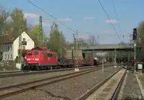 151 160-9 zieht am 25. April 2013 einen gemischten G�terzug durch Hochstadt-Marktzeuln.