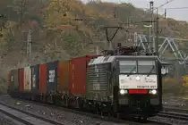 MRCE Dispolok/ERS Railways ES 64 F4-997 am 4.11.12 mit einem Containerzug in K�ln-West.