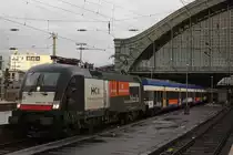 MRCE Dispolok/HKX ES 64 U2-026 verl�sst den Hbf von K�ln nach der Ankunft aus Hamburg in Richtung Abstellbahnhof.
Aufgenommen am 4.11.12.