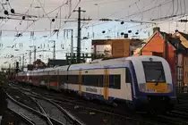 Ein NOB Steuerwagen verl�sst am 4.11.12 als HKX K�ln Hbf.
