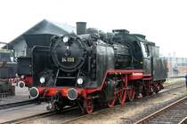 Portr�t der ex DR 24009 Personen Zug Schlepptenderlok in fremden Landen.
Am 14.10.2006 war diese Maschine zusammen mit der 78468 aus deutschen
Landen zu Gast bei der Museums Eisenbahn VSM in Beekbergen in den Niederlanden.