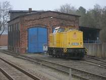 Am 25.und 26.April 2013 stand die 203 308 von DB Netz Instandsetzung vor dem Lokschuppen in Bergen/R�gen.Aufnahme vom 26.April 2013. 