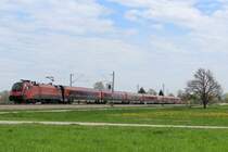 1116 230 mit einem versp�teten Railjet bei �bersee. Aufgenommen am 27. April 2013.