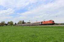 1116 040-7 mit einem Korridor-Zug auf dem Weg nach Salzburg. Aufgenommen am 27. April 2013 bei �bersee.
