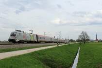 116 130  Frontrunner  mit einem Korridor-Zug auf dem Weg nach Kufstein. Aufgenommen am 27. April 2013 bei �bersee.