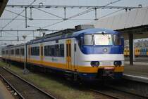 Triebzug der Reihe Plan Y Nr. 2974 der NS kommt als Sprinter im Bhf Maastricht an. 26. April 2013.