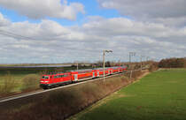 111 141-8 fuhr am 20.04.2013 mit einem RE von Emden nach M�nster, hier bei Veenhusen.