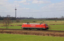 152 073-3 fuhr am 20.04.2013 als Lokzug von Emden nach D�rpen, hier bei Veenhusen.