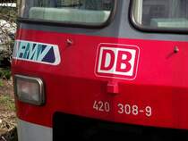 Die Auschrift der Front von 420 308-9 am 29.04.13 in Hanau Hbf  