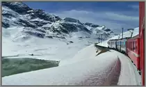 R1652 mit ABe 4/4 III 51  Poschiavo  und 53  Tirano  auf der Fahrt Richtung Norden kurz vor der Bernina Passh�he. (15.04.2013)