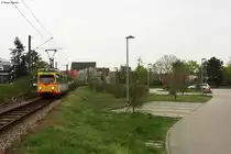 TW 214 auf Sonderfahrt. Hier bef�hrt der TW die Wendeschleife Sp�ck Hochhaus. Aufgenommen am 21.04.2013.