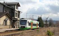 VT 128 als STB80516 (Eisenach-Neuhaus am Rennweg) in Wasungen 13.4.13