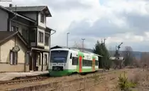 VT 128 als STB80516 (Eisenach-Neuhaus am Rennweg) in Wasungen 13.4.13
