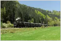 93.1420 vom „Verein Neue Landesbahn“ mit ihrem Sonderzug R 14764 von St. P�lten nach St. Aegyd am Neuwalde/Markt, aufgenommen am 28.4.2013 zwischen Freiland und Innerfahrafel. http://www.landesbahn.at/ http://erlebnisbahn.oebb.at/index.html 

