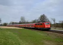 111 019 mit einem RE am 14.04.2013 bei Pleinting.