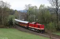 V 100 Press 112 565-7 vor VSE-Museumszug als Sonderzug 80341 nach Schwarzenberg, Erzgebirgische Aussichtsbahn ex KBS 536 Annaberg-Buchholz - Schwarzenberg, fotografiert bei der Ausfahrt Bhf. Walthersdorf am 28.04.2013 