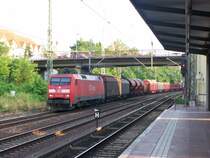 152 029-5 fhrt mit gemischtem Gterzug durch den Bahnhof Birkenwerder bei Berlin. Datom:16.7.2010