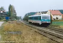 628 418 f�hrt am 17.10.97 im Bahnhof Langlau nach Gunzenhausen ab.