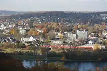 143 660 zieht am 11.11.12 eine S6 nach Essen Hbf durch Essen-Kettwig.