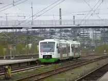 Der VT 311 + VT 320 der Erfurter Bahn fahren hier aus Hofer Hauptbahnhof zum Abstellgeis.
Sie fuhren als EBx37617 von Gera Hauptbahnhof nach Hof Hbf.
Das Foto entstand am 28.04.13. 
