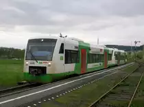 Eine Dienstreise f�hrte mich in die N�he von Bad Kissingen. VT018 der  Erfurter Bahn  als  EB 80715  am 28.04.2013 um 17:47 Uhr nach der Ankunft in Elfershausen-Trimberg. Der Bahnhof besitzt noch ein mechanisches Stellwerk und handbediente Weichen. Es finden einige Male am Tag Zugkreuzungen statt. 