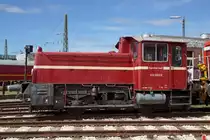 332 092-6 der Bayernbahn im Bw Nördlingen (Bayerisches Eisenbahnmuseum) am 14.04.2013.

Hersteller: Orenstein & Koppel
Fabriknummer: 26330
Abnahmedatum: 13.12.1963
Erst-Bw: Hamburg-Altona
Umbeheimatungen: Husum, Flensburg, Mühldorf
Heimat-Bw z.Z.d. Aufnahme: Nördlingen
ursprüngl. Fahrzeugnr.: Köf 11 092
Betreibernr. z.Z.d. Aufnahme: 332 092-6
Umzeichnungen: 332 092-6 (01.01.1968)
z-Stellung (DB): 23.01.1995
Ausmusterung (DB): 30.11.1995
Verbleib: Werkverschubgerät Werk München-Neuaubing, BEM Nördlingen
Radsatzfolge: B
Vmax (km/h): 45
Leistung (kw): 177
Dienstmasse (t): 20
LüP (mm): 7.830 