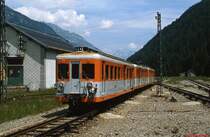 Aus Le Chatelard-Frontiere kommend trifft eine Z 600-Garnitur mit Z 603 an der Spitze in Vallorcine ein (Juli 1983)