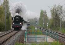 35 1097-1 und 118 770-7 waren mit dem Sonderzug von Zwickau (Sachs) Hbf nach Prag Hbf unterwegs, hier bei der Durchfaht in Zwickau P�lbitz. 04.05.2013
