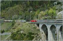 Heute gab es erfreulich viel Verkehr auf der 100 j�hrigen BLS Bergstrecke, Grund war ein gesetzliche vorgeschrieben Sicherheits�bung im Basistunnel. 
Luogelkinn Viadukt, den 4. Mai 2013