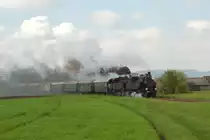 Sonderzug nach Ernstbrunn bespannt mit der 30.33 und 93.1420 zum Oldtimertreffen in Ernstbrunn, aufgenommen in Harmannsdorf-R�ckersdorf (05.05.2013)