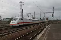 Hier 402 008-7  Bonn  als ICE546 von Berlin Hbf.(tief) nach K�ln/Bonn Flughafen mit 402 015-2  Bitterfeld-Wolfen  als ICE556 von Berlin Hbf.(tief) nach K�ln Hbf., bei der Durchfahrt am 27.4.2013 durch Berlin Sch�nefeld Flughafen, in Richtung W�nsdorf-Waldstadt.