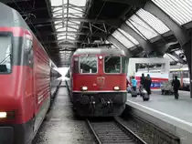 SBB - Re 4/4  11151 bei der einfahrt im Hauptbahnhof Z�rich am 27.04.2013