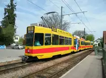 Be 4/8 mit der Betriebsnummer 201 und der Be 4/6 264 fahren zur Haltestelle Bottmingen. Die Aufnahme stammt vom 06.05.2013.