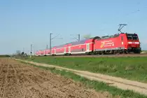 146 113-6 mit einem RE nach Offenburg am Abend des 25.04.13 bei H�gelheim.