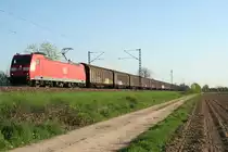 185 004-9 mit dem 49156 nach Bremerhafen-Kaiserhafen am Abend des 25.04.13 bei H�gelheim.
Vielen Dank f�r den Pfiff!